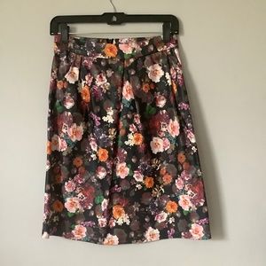 LEATHER FLOWER PRINT SKIRT